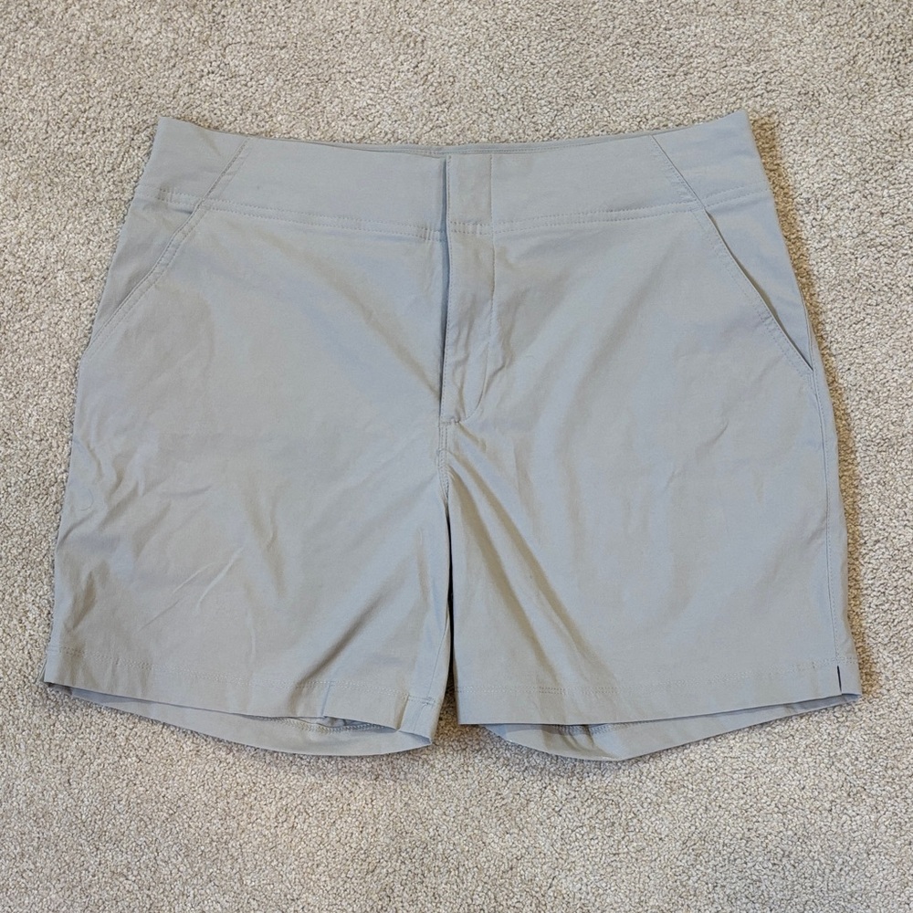 Columbia Women's Light Gray Stretch Bermuda Shorts